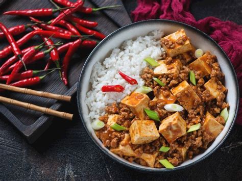  Mapo Tofu - Mausteinen ja Silkkisen Pehmeä Sianlihan Herkku Jinanin Ruokakulttuurista!